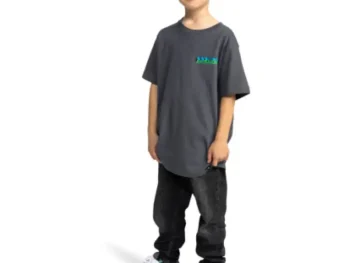Remera DC Shoes Pile Up Kid